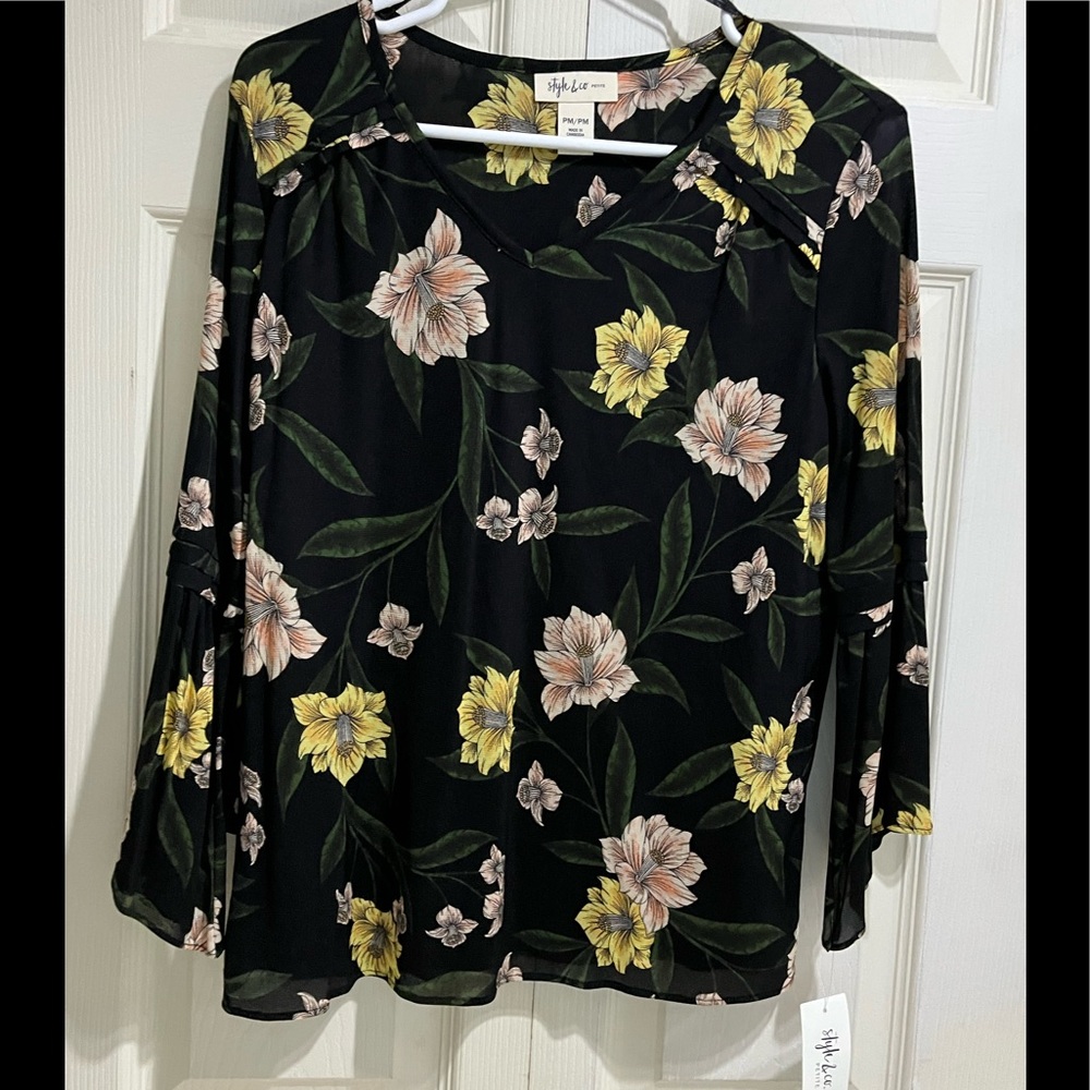 Style & Co. Black Printed Floral in Size Medium Petite